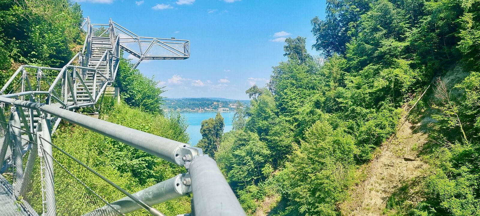 Panoramasteg in der Marienschlucht, im Hintergrund der See